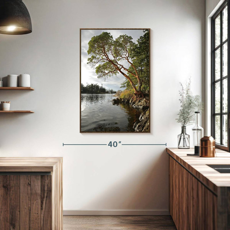 Arbousier au bord de l'eau, Cadre flottant noyer, 27 po x 40 po