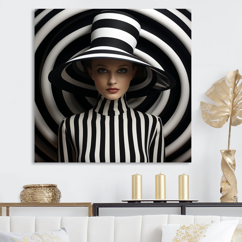 Femme à la mode dans une robe rayée I, Toile tendue, H 24 po x l 24 po x P 1 po