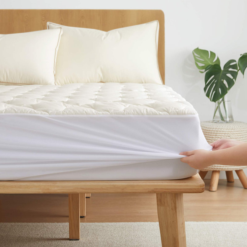 Protège-matelas en duvet synthétique Clover, Double, Beige
