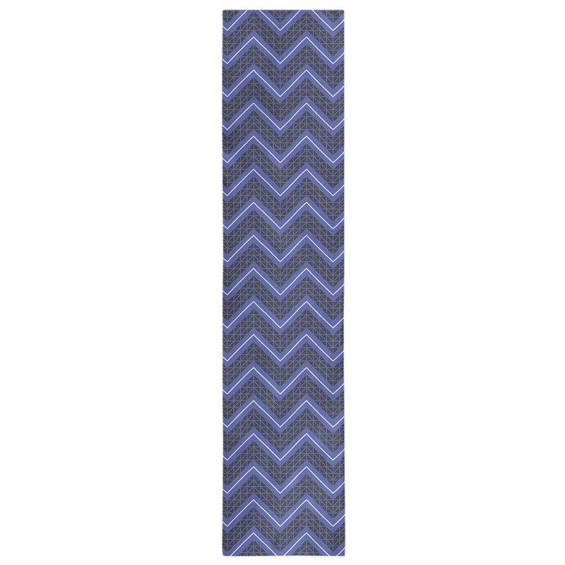 Chemin de table à chevrons à la main classic Stephenie, 16 po x 90 po, Bleu / noir onyx