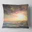 Coussin de mer ciel foncé avec nuages au soleil-123401328