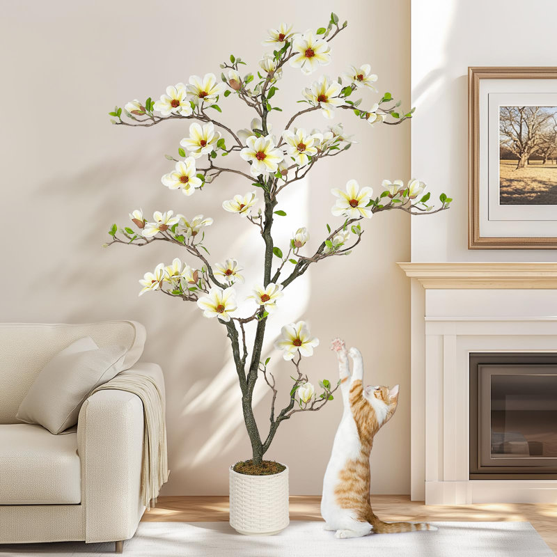 Magnolia artificiel avec des fleurs blanches réalistes et des feuilles vertes luxuriantes