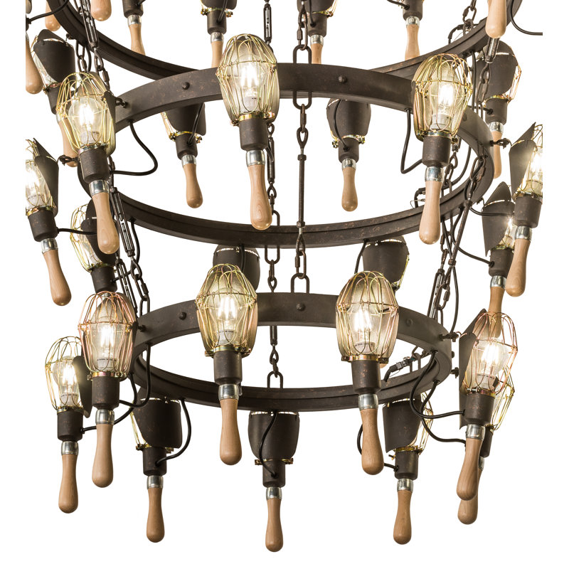 Lustre à niveaux unique et audacieux à 63 lumières Juala Pin