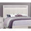 Grand lit moderne avec tête de lit tapissier en similicuir et rangement, style, finition blanche, accent de paillettes argentées, chambre à coucher avec tiroirs plateforme en bois