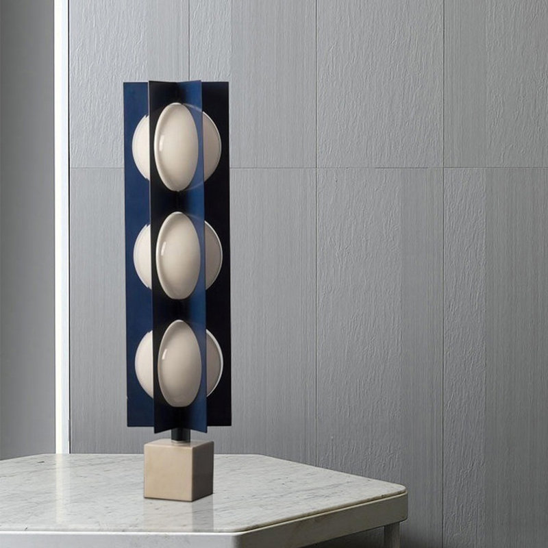 Bleu + blanc acrylique + métaux + lampes sur pied sans marbre, 34.65"H×9.84"L×9.84"W