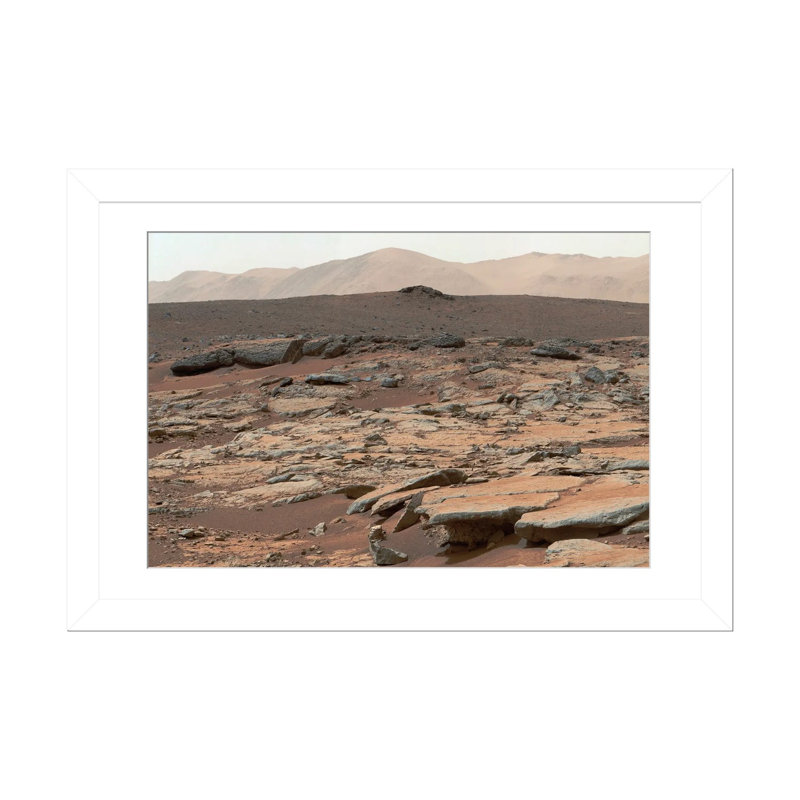 «Erosion On Mars, Curiosity Rover Image», reproduction d'art encadrée, 32" x 24", Framed Paper, White