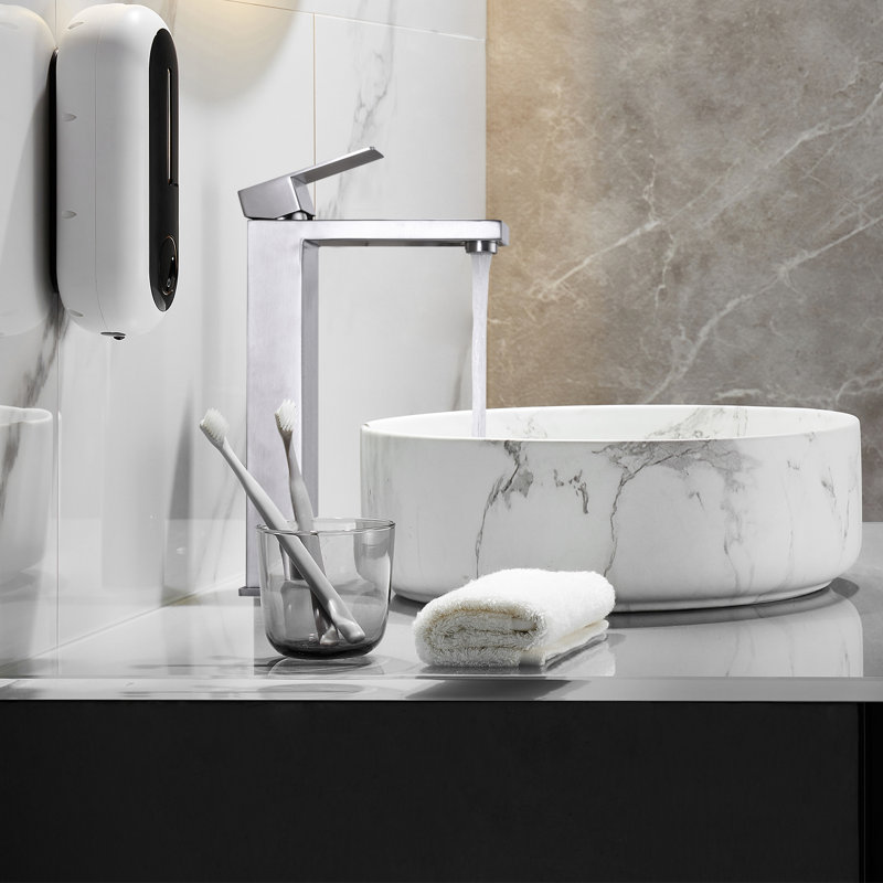 Single-handle Bathroom Faucet with Drain Assembly
