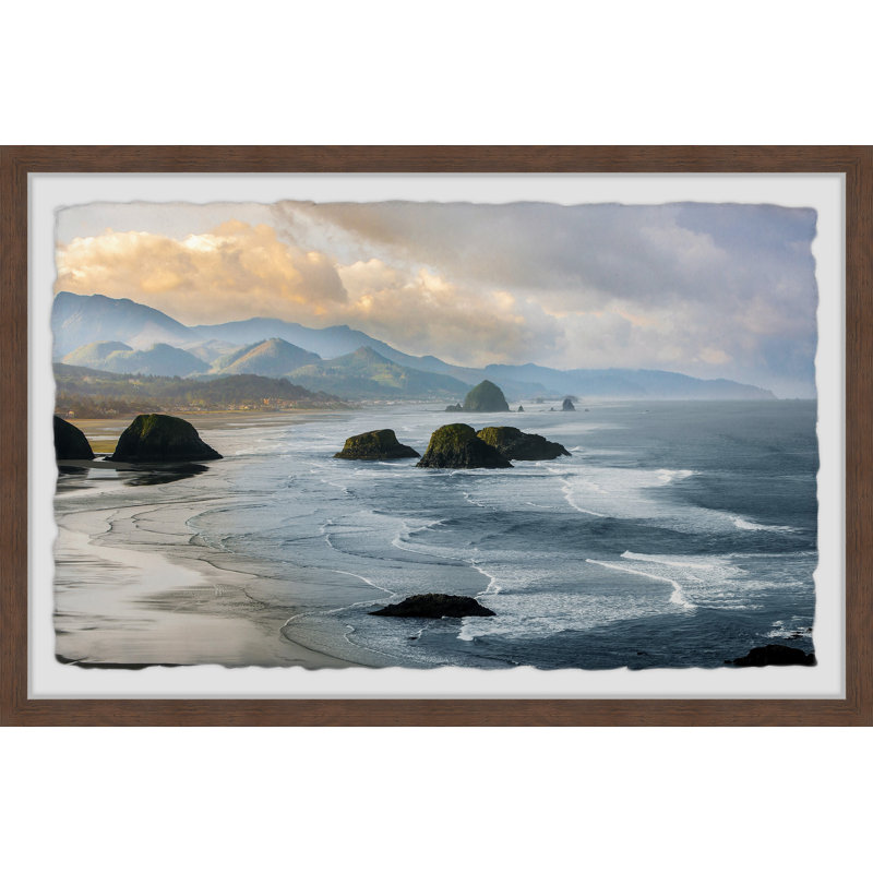 «Haystack Rock Formations» - Impression de cadre photo sur papier, H 16 po x l 24 po
