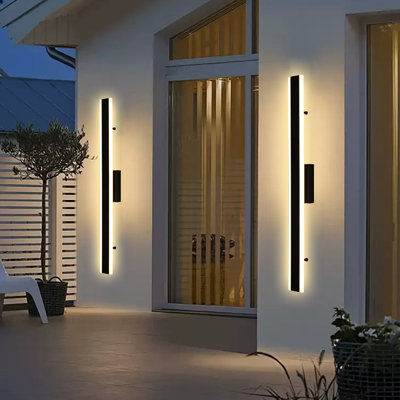 Ensemble de 2 longues appliques murales d'extérieur, luminaires d'extérieur modernes à DEL, applique murale linéaire extérieure imperméable noire mat IP65 pour porte de garage pour porche de maison.