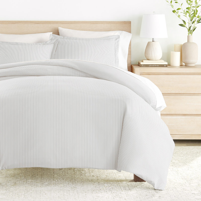 Duvet Cover Set Patterned Microfiber Ultra Soft Bedding in Pinstriped, Queen Duvet Cover + 2 Standard Shams