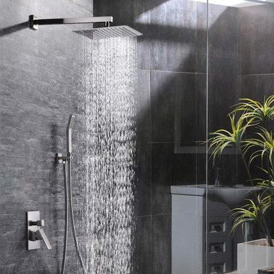 Systèmes de douche avec valve brute