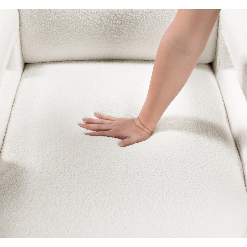 Fauteuil beige avec une fabrication en contreplaqué et une assise confortable avec un rembourrage en mousse de luxe pour plus de confort