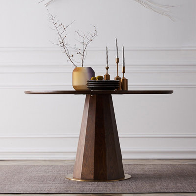 Ingéniosité pour créer une table de salle à manger en bois massif