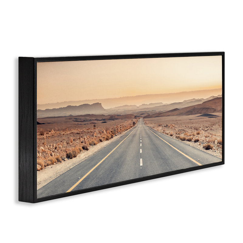 «Desert Road at Sunset», estampe numérique, design par Assaf Frank, H 10 po x l 24 po, Giclée encadrée noir minuit