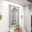 Miroir mural de chambre à coucher en bois crème avec dessus arqué et colonnes Karlstad