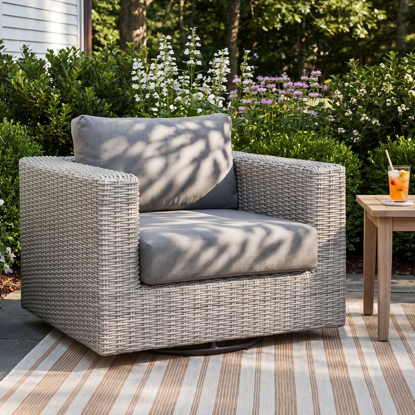 Tetra Swivel Patio Lounge Chair