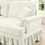 Canapé trois places de style années 50 avec accoudoirs évasés, jupe à volants amovible et plissée, tissu chenille beige et blanc, confortable, modulable et détachable.