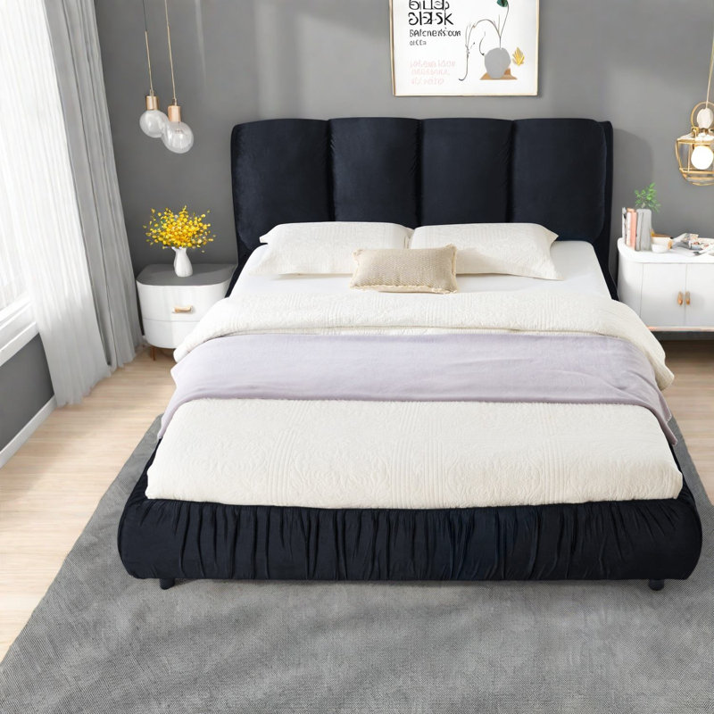 Structure moderne en velours pour grand lit, lattes en bois aggloméré, confort de chambre à coucher spacieux