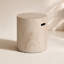 Table d'appoint d'extérieur en béton léger, table de bout d'extérieur cylindrique lisse, petit tabouret de jardin moderne pour patio, cour arrière, travertin tacheté-336730329