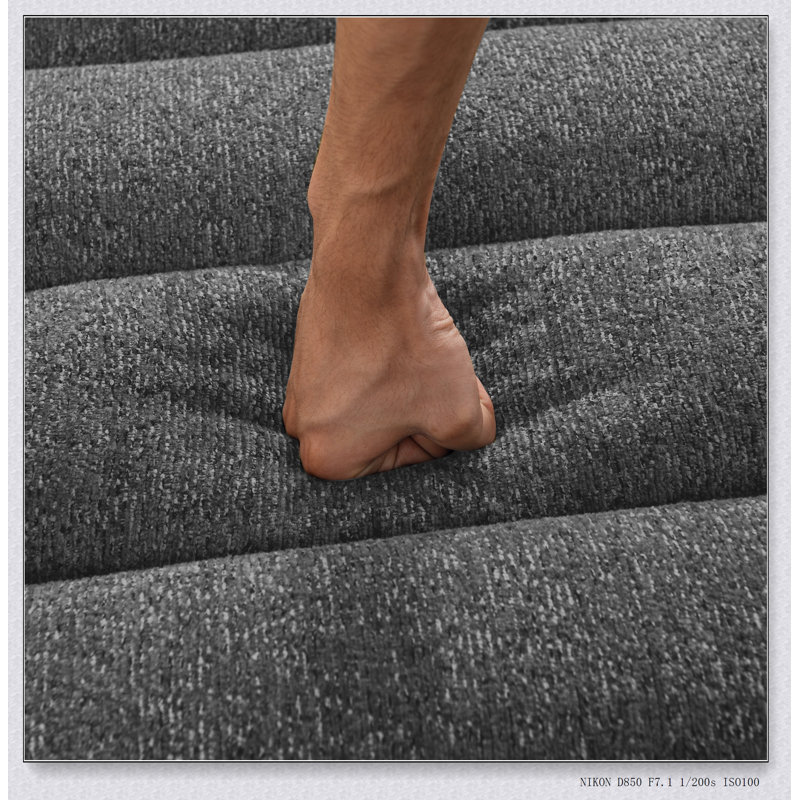 Le repose-pieds pour canapé modulaire avec revêtement en chenille et siège en mousse durable, parfait pour les espaces de vie modernes.