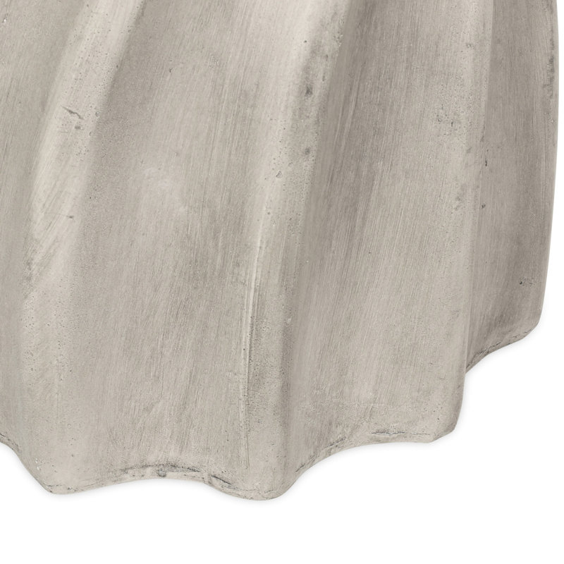 Table d'appoint - Transformez le look extérieur. Pièce de béton légère, oxyde de magnésium gris, 14 po x 14 po x 18,5 po, plateau de table captivant de 17,31 lb, design contemporain rehaussant le patio avec grâce. Gris, séduisant
