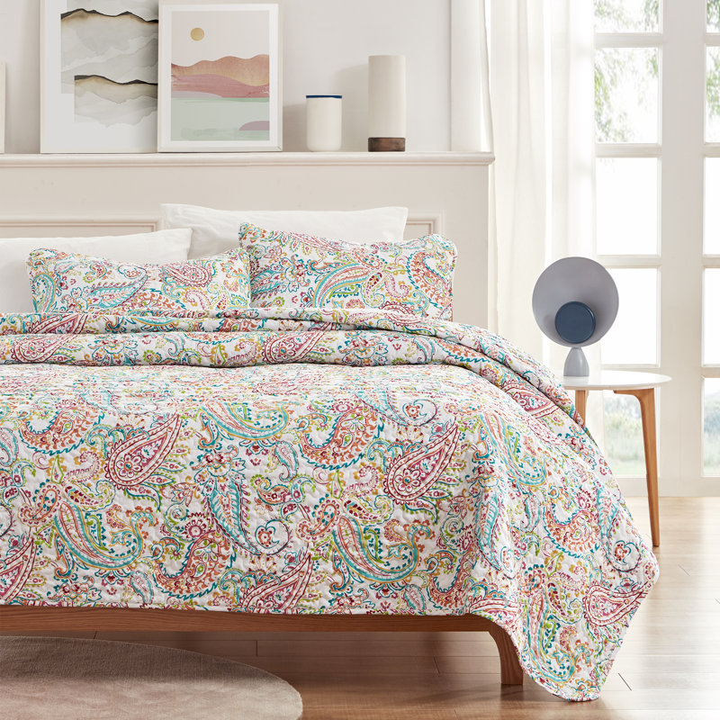 Hedvika Quilt Set, King Quilt + 2 King Shams, Paisley