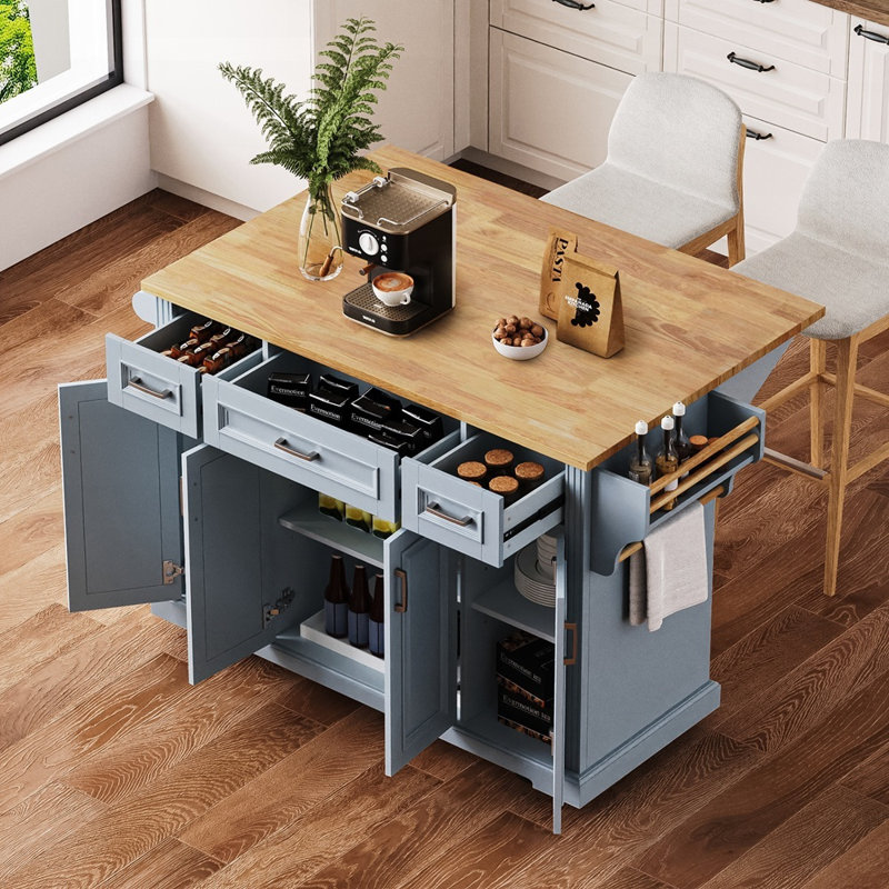 Grand îlot de cuisine avec abattant, chariot roulant sur roulettes, rangement spacieux et texture en relief pour les cuisines modernes