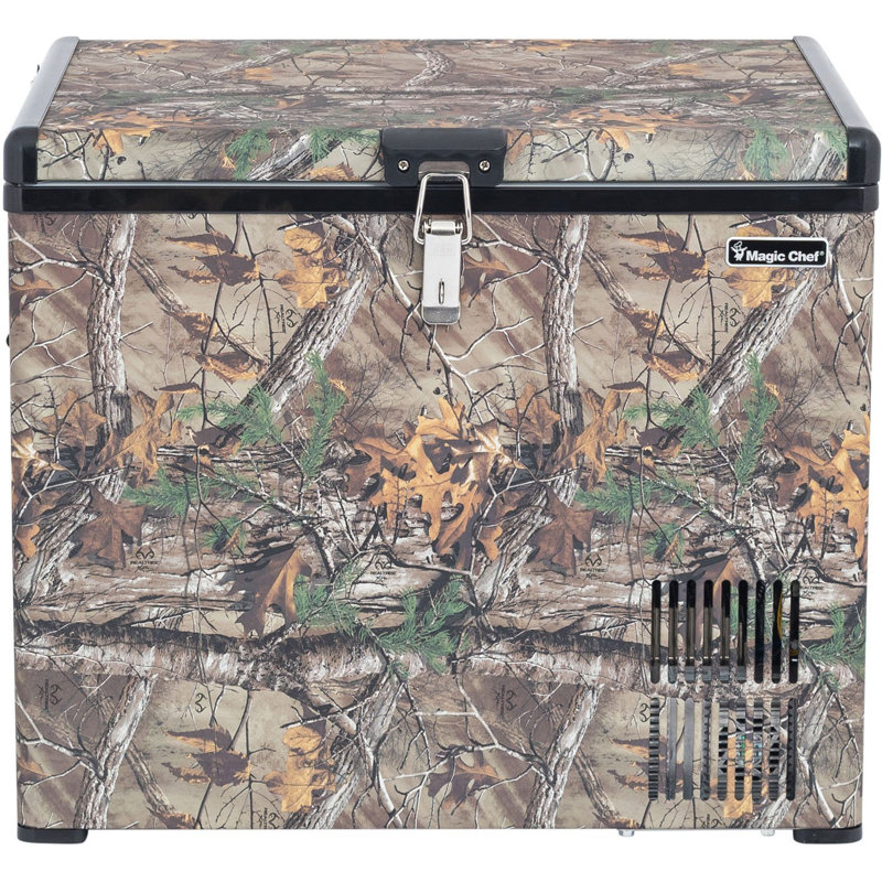 Realtree Xtra Camouflage 1.4 Cubic Feet Chest Freezer with Adjustable Temperature Controls
