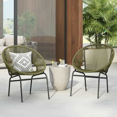 Chaise moderne en rotin de polyéthylène avec structure en fer, parfaite pour les sièges d'extérieur élégants et durables