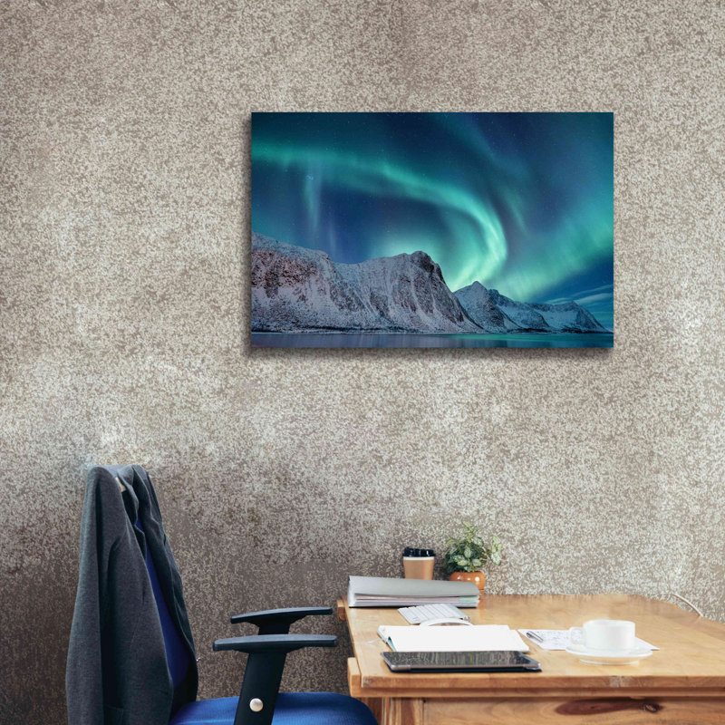 «Aurora Borealis In Norvège Green» par Epic Portfolio, estampe numérique sur toile, H 26 po x l 40 po x P 1,5 po