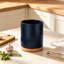 Porte-ustensiles de cuisine rotatif à 360 degrés pour comptoir, pot à ustensiles en céramique avec base en bois rotative, organisateur robuste pour les ustensiles de cuisine et les essentiels de cuisson, cadeau de maison élégant pour la pendaison de crémaillère