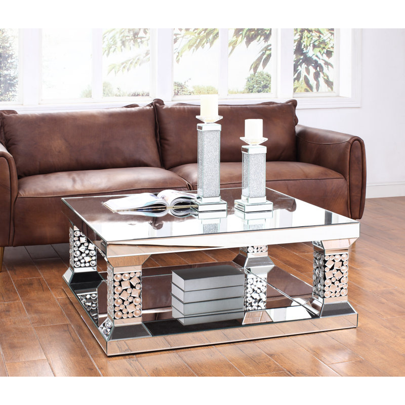 Table basse, miroir et fausses pierres précieuses