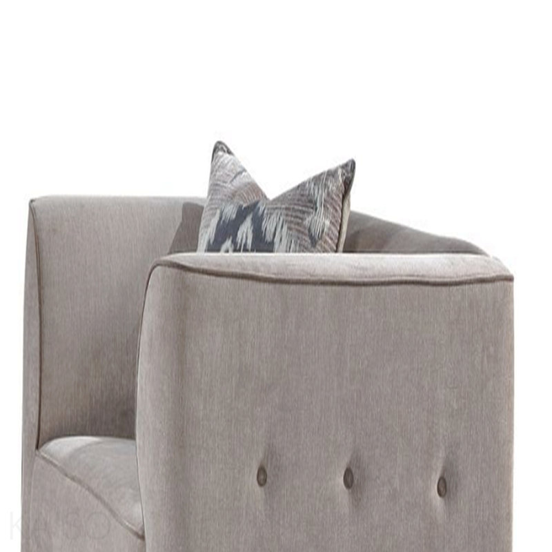 Chaise en velours brun clair avec coussin