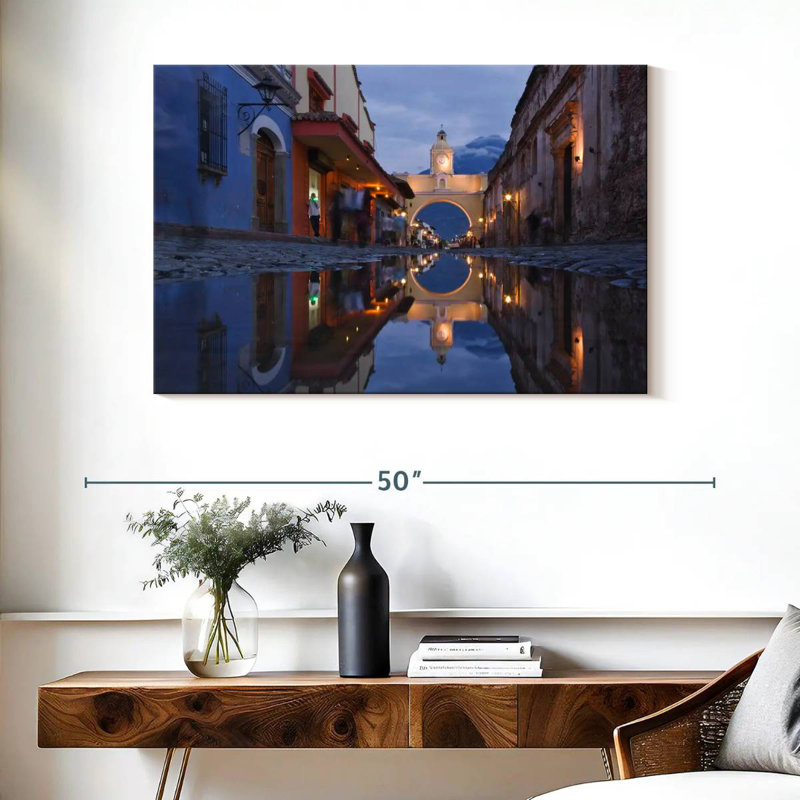 Nicci Antigua Street After The Rain, H 26 po x l 39 po