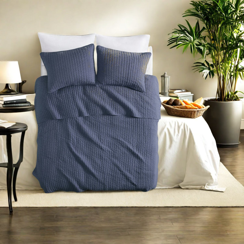 Ensemble de literie confortable bleu marine, matériau en coton, style maison de campagne