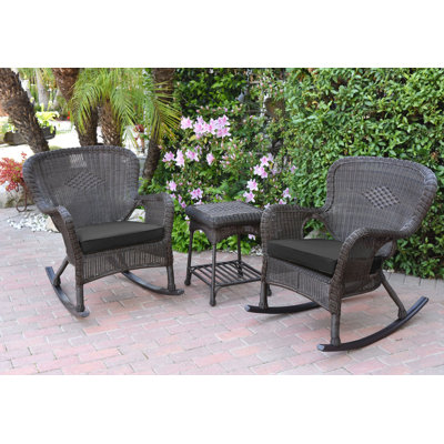 Chaise berçante en osier et table de bout avec coussins Windsor