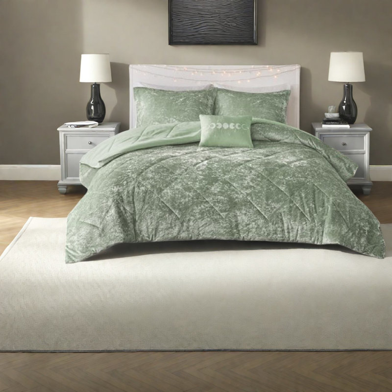 Luxurious Velvet Bedding Sets, Green Polyester Material With Hypoallergenic Comfort, Ideal For Modern Home