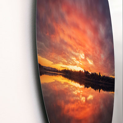 «Bold Sunset Panorama Over Delia Lake» - art mural traditionnel cercle en métal