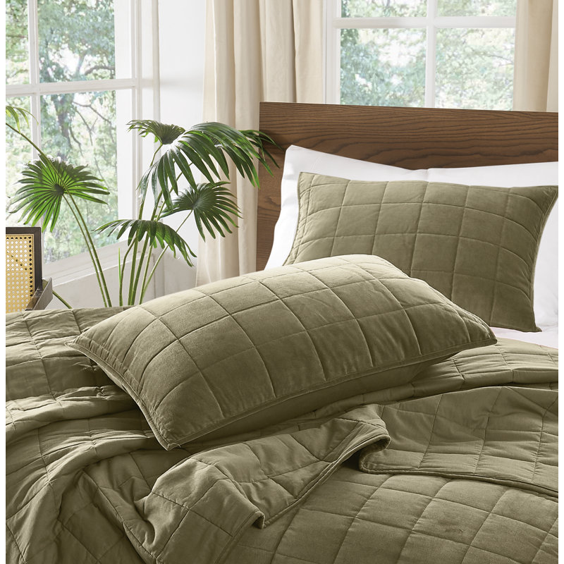 Brooklyn Loom Matte Cotton Velvet Channel Stitch Quilt Set, Queen Quilt + 2 Queen Shams, Green