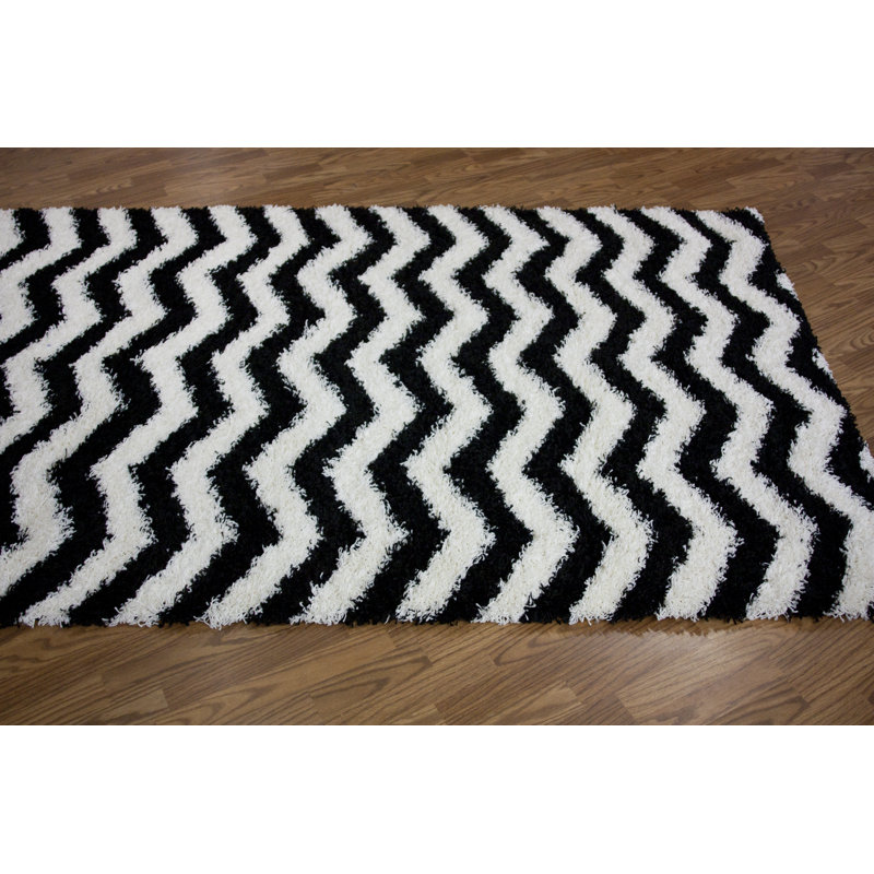 Tapis noir / blanc Aviel, 4 pi x 6 pi
