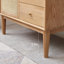 Armoire d'appoint simple et élégante en bois massif