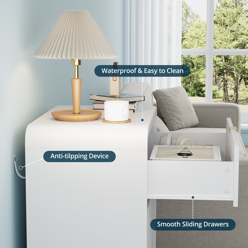 Table de chevet cannelée Aguilera à 3 tiroirs pour chambre à coucher, 70 cm (l) x 40 cm (p) x 80 cm (h), Blanc