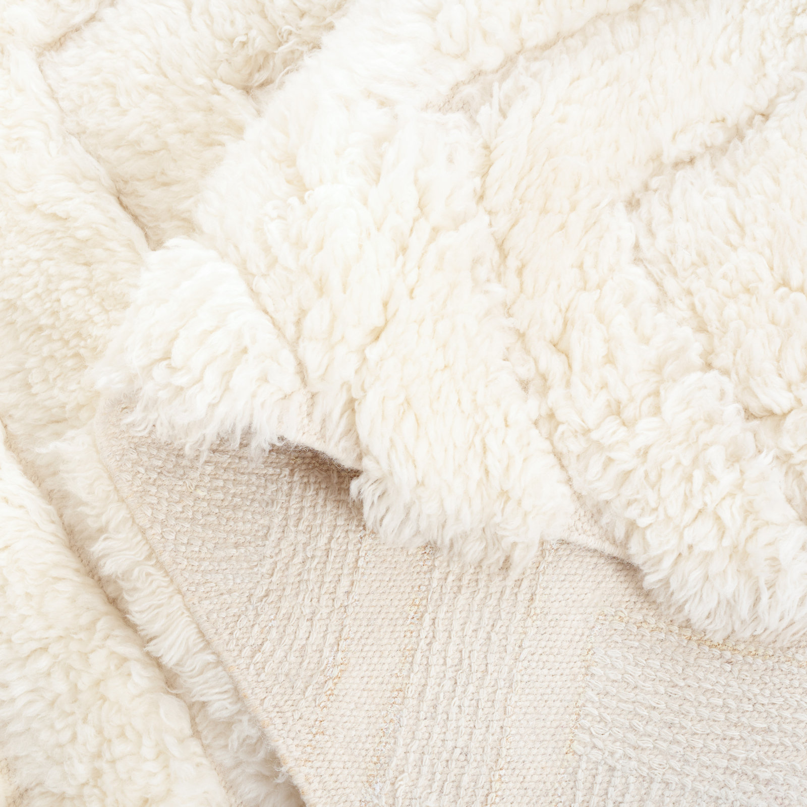 Dabria Handmade Wool Ivory Rug, Rectangle 5' x 8'