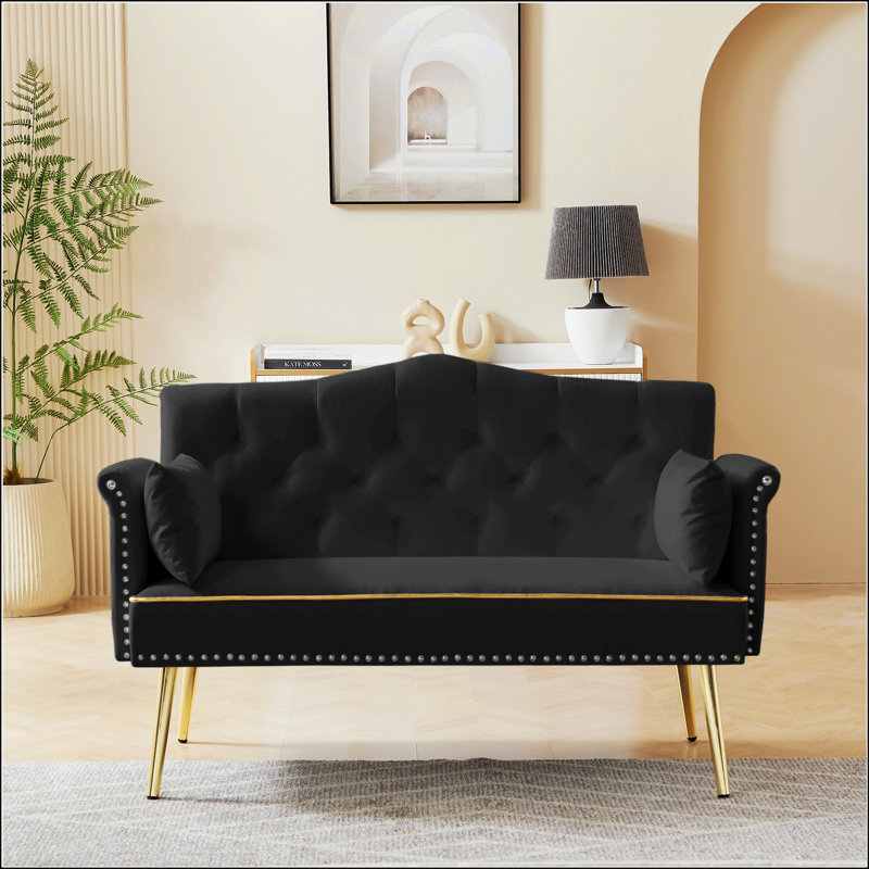 Luxueux canapé en velours noir pour des salons élégants et des sièges confortables