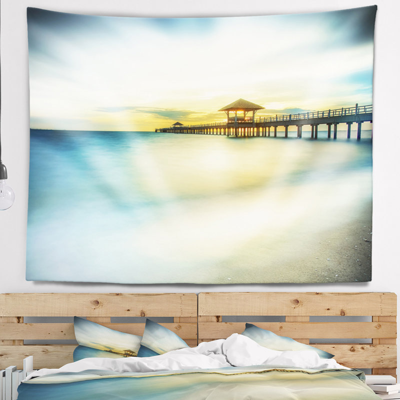 Étagère de mer reprenant le bleu seascape avec une tapisserie de pilier lointain, H 32 po x l 39 po