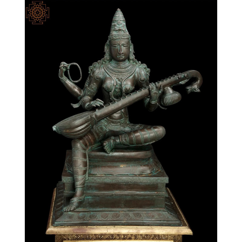 Statue Saraswati assise