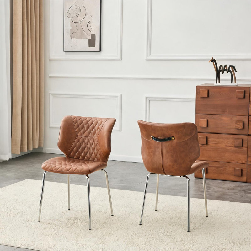 Ensemble de 2 chaises d'appoint en cuir brun chaud avec dossier haut touffeté à losanges et pieds en métal galvanisé pour la salle à manger