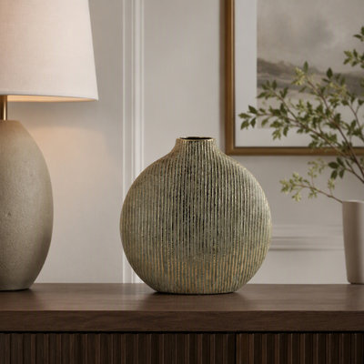 Vase décoratif en céramique 12,2x2,8x12,4 "or avec texture nervurée verticale