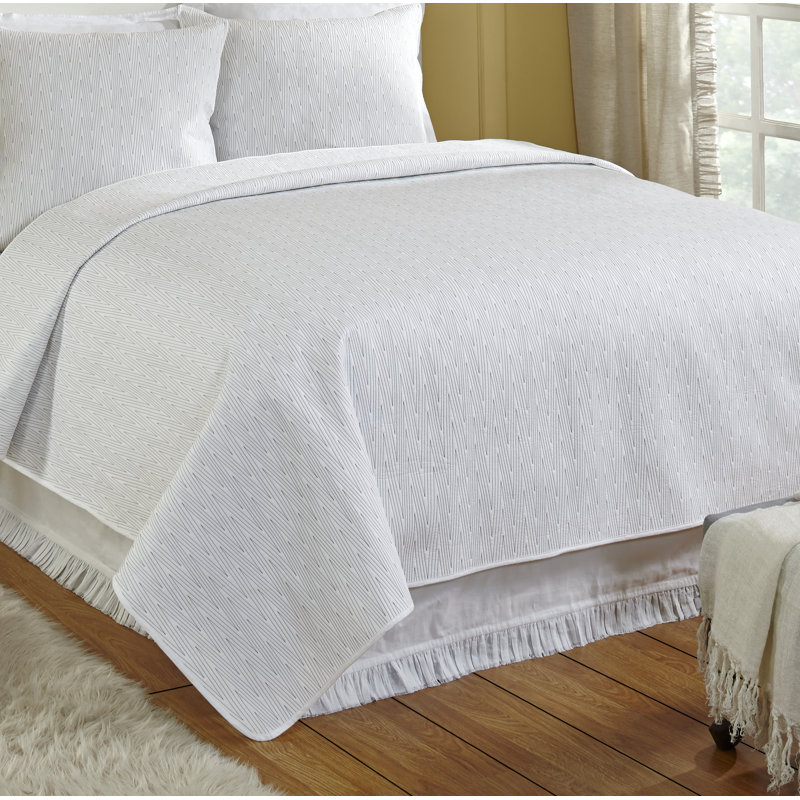 Modern & Contemporary Cotton Sateen Chevron / Zig Zag Quilt, King