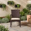 Chaise de jardin en osier avec coussin
